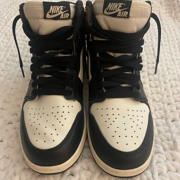 Jordan 1s Mocha high - Picture 2 of 4